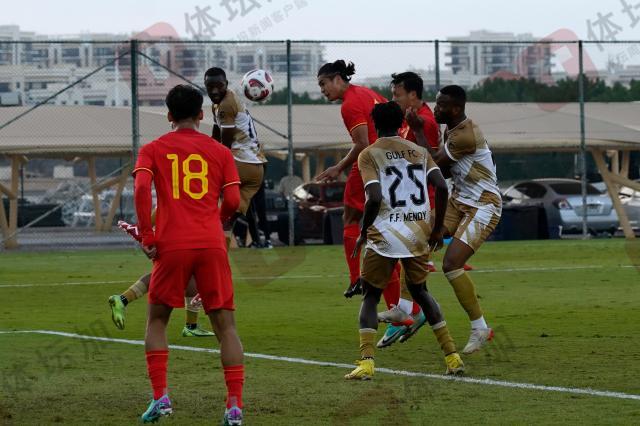 张玉宁戴帽谢鹏飞三助攻 国足末仗热身六球大胜