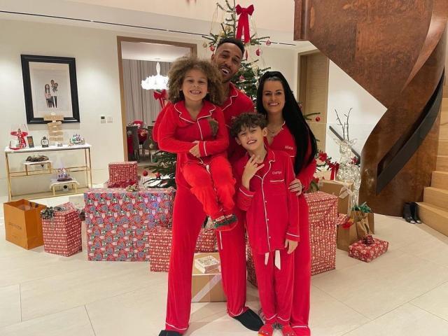 1661781936719031019.jpg pp电子官网-【夜读】触目惊心,5年内7位巴萨球员遭入室抢劫!